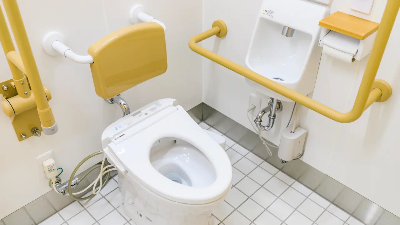 トイレ（開口扉・手すり・手洗いなど）の施工例3